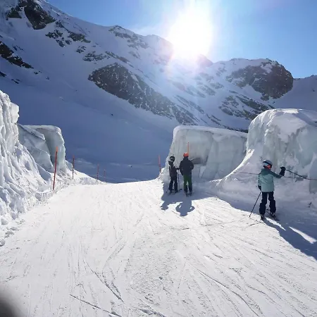 Christitia Σαλέ *